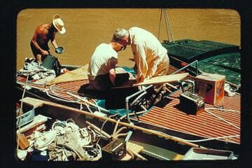 Load boats at cable