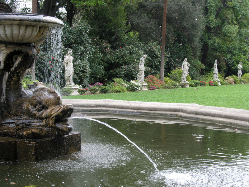 The fountain of The Huntington’s North Vista. Photograph by Lisa Blackburn.